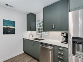 112 N Adams Avenue , Dallas Texas 75208