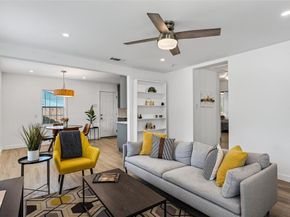 112 N Adams Avenue , Dallas Texas 75208