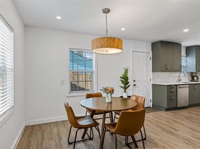 112 N Adams Avenue , Dallas Texas 75208