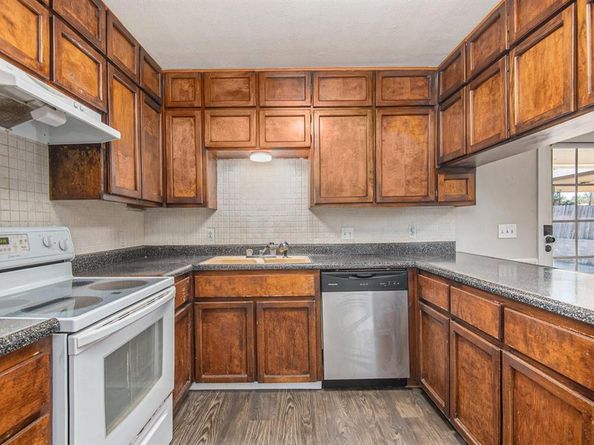 6913 W Cleburne Road , Fort Worth Texas 76133