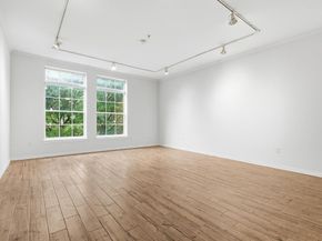2305  Worthington Street  219, Dallas Texas 75204