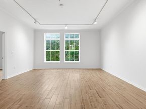 2305  Worthington Street  219, Dallas Texas 75204