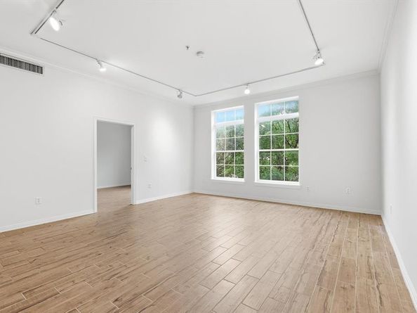 2305  Worthington Street  219, Dallas Texas 75204