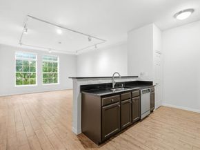 2305  Worthington Street  219, Dallas Texas 75204