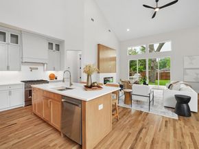 2610  Emmett Street , Dallas Texas 75211