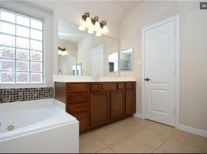 4357  Kestrel Way , Carrollton Texas 75010