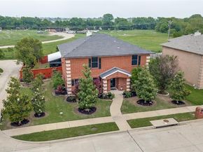 838  Smokey Oak Street , Lancaster Texas 75146