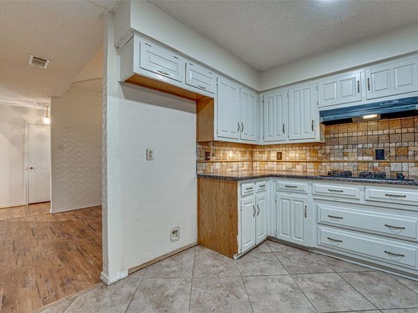 917  Meadowgate Drive , Garland Texas 75040