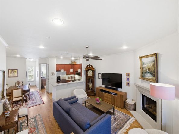 7333  Valley View Lane  305, Dallas Texas 75240