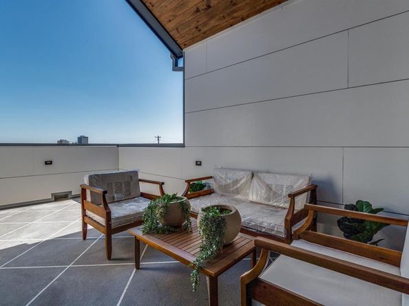 708 W 10th Street , Dallas Texas 75208