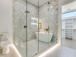 708 W 10th Street , Dallas Texas 75208