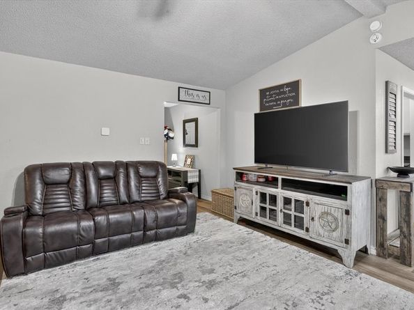 728  Lake Crest Parkway , Azle Texas 76020