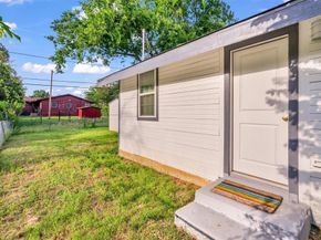 1037 E Cantey Street , Fort Worth Texas 76104
