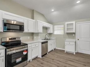 1037 E Cantey Street , Fort Worth Texas 76104