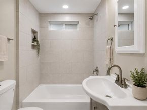 1037 E Cantey Street , Fort Worth Texas 76104
