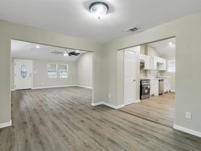 1037 E Cantey Street , Fort Worth Texas 76104