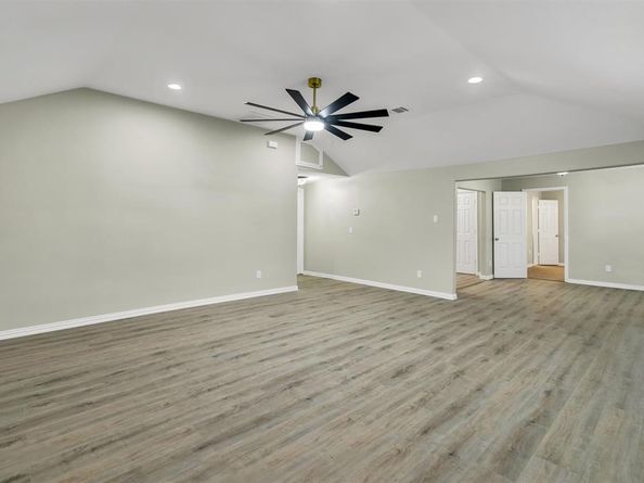 1037 E Cantey Street , Fort Worth Texas 76104