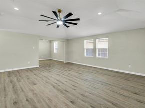 1037 E Cantey Street , Fort Worth Texas 76104