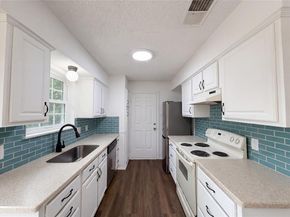 512  Lake Crest Parkway , Azle Texas 76020
