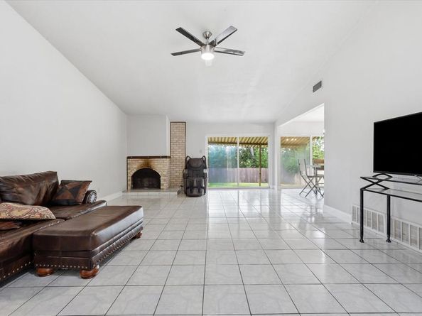 1839  Sherwood Lane , Carrollton Texas 75006