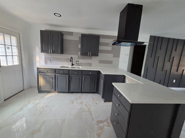 2839  Frost Avenue , Dallas Texas 75215