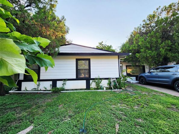 702  Jonathan Lane , Arlington Texas 76010