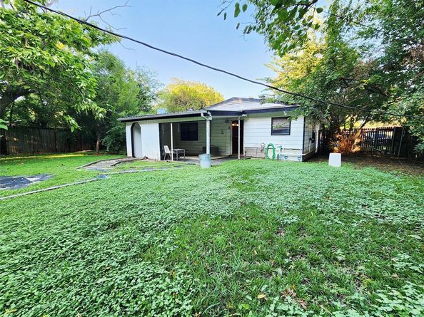 702  Jonathan Lane , Arlington Texas 76010