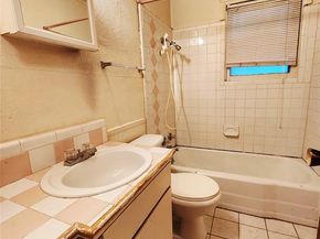 702  Jonathan Lane , Arlington Texas 76010