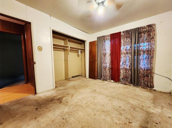 702  Jonathan Lane , Arlington Texas 76010