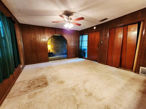 702  Jonathan Lane , Arlington Texas 76010