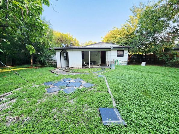 702  Jonathan Lane , Arlington Texas 76010