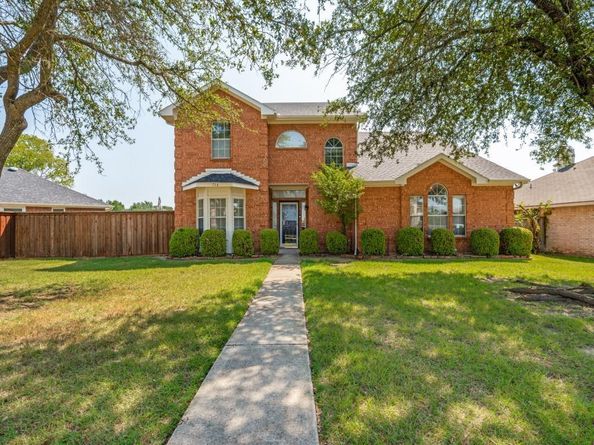 716  Kristi Lane , Cedar Hill Texas 75104