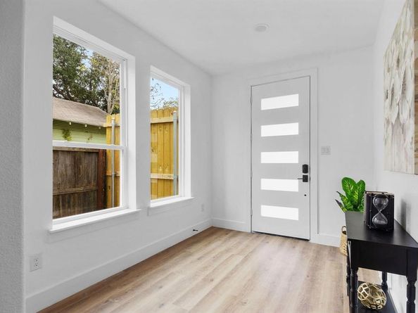 1922  Annex Avenue , Dallas Texas 75204