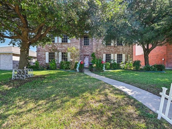 2828  Amber Waves Lane , Lancaster Texas 75134