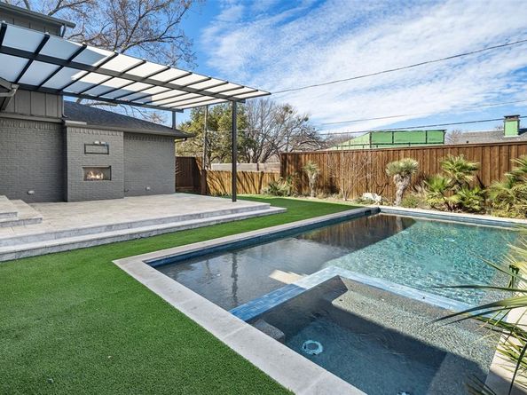 6933  Wabash Circle , Dallas Texas 75214