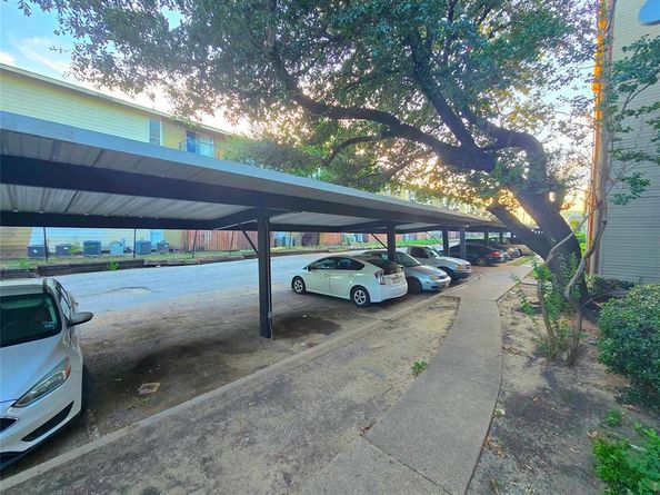 7126  Holly Hill Drive  311, Dallas Texas 75231