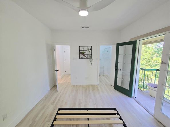 7126  Holly Hill Drive  311, Dallas Texas 75231