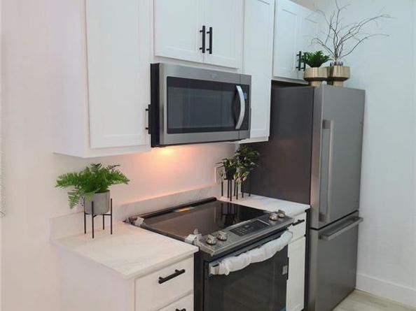 7126  Holly Hill Drive  311, Dallas Texas 75231