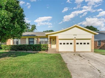 1711  N Place 