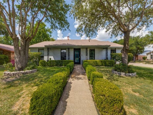 8633  Baumgarten Drive , Dallas Texas 75228