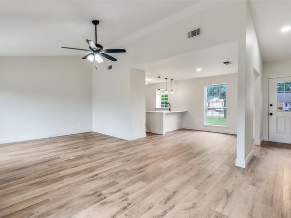 1609  Country Lane , Arlington Texas 76018