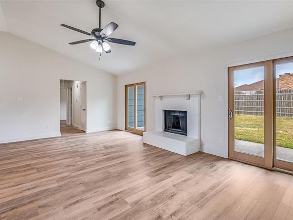 1609  Country Lane , Arlington Texas 76018