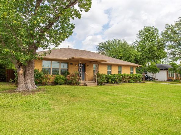 3211  Lockmoor Lane , Dallas Texas 75220