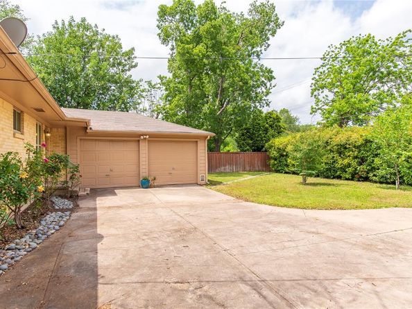 3211  Lockmoor Lane , Dallas Texas 75220