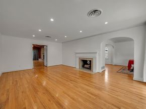 1531  Cedar Hill Avenue , Dallas Texas 75208