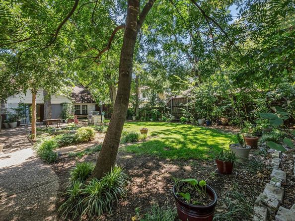 1531  Cedar Hill Avenue , Dallas Texas 75208