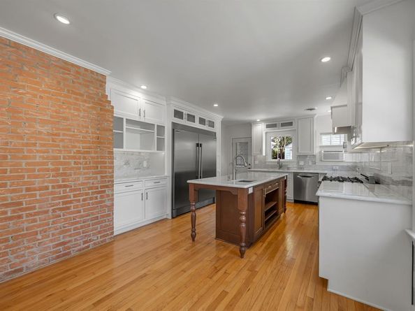 1531  Cedar Hill Avenue , Dallas Texas 75208