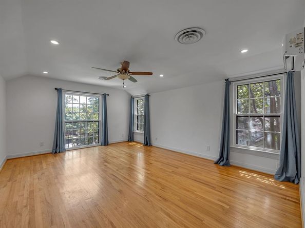 1531  Cedar Hill Avenue , Dallas Texas 75208
