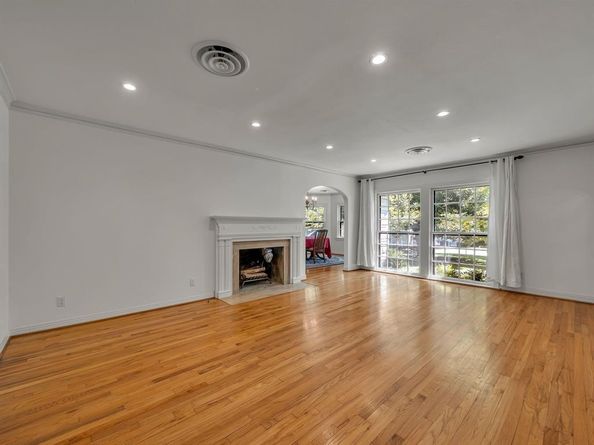 1531  Cedar Hill Avenue , Dallas Texas 75208