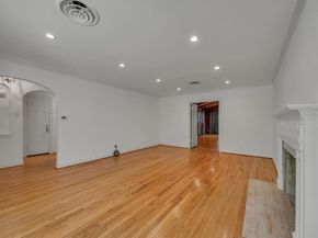 1531  Cedar Hill Avenue , Dallas Texas 75208